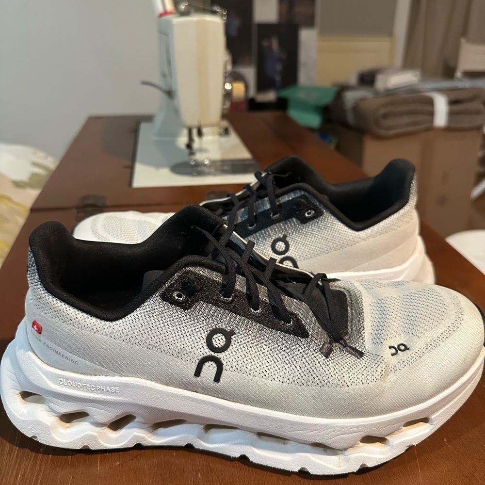 On Women's Cloudtilt Shoes